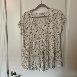 American Eagle White Floral Flowy Short Sleeve Shirt